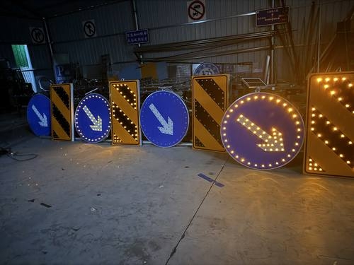 保定保定河南太阳能交通标牌 河南自发光交通路标牌厂家